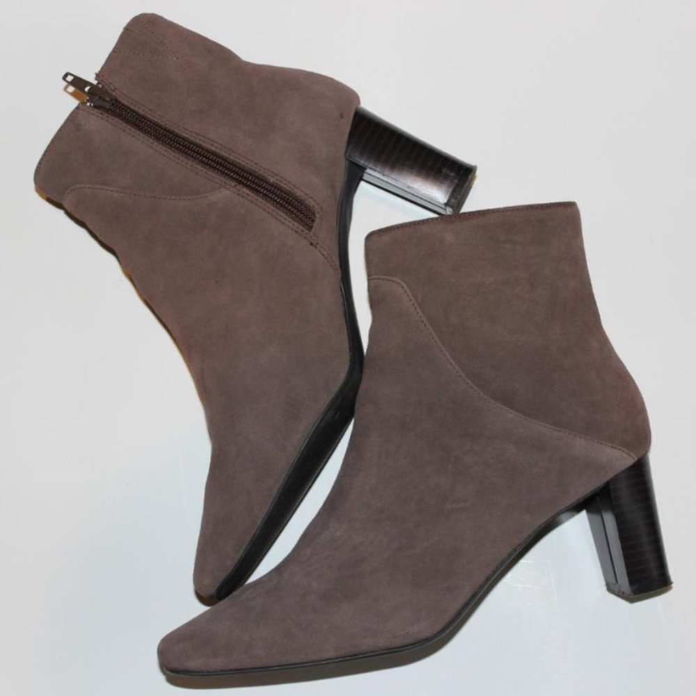 Bijou Tan Suede Leather Ankle Boots Side Zipper sz 7.5 Heels